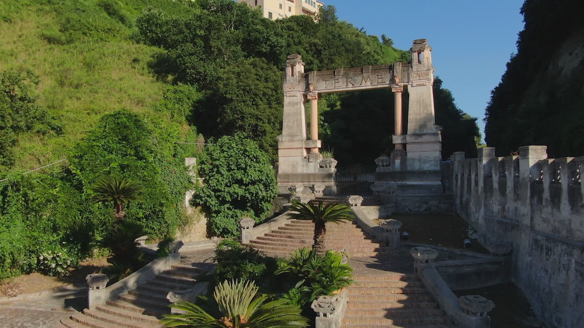 Carica il video: 